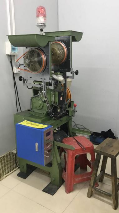 帶帽軸承夾自動(dòng)組裝機(jī)